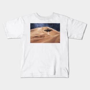 ALIEN DESERT ABDUCTION Kids T-Shirt